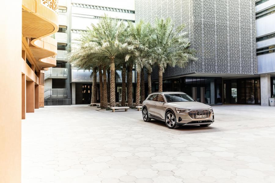  Audi e-tron 55 Quattro 2019 года  (WW) (фото 304 из 452)